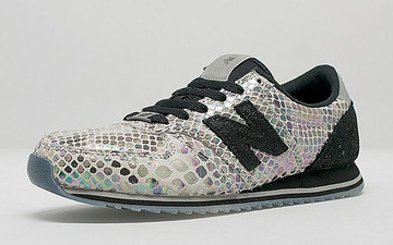 New Balance 420 “Iridescent Snakeskin” 配色设计