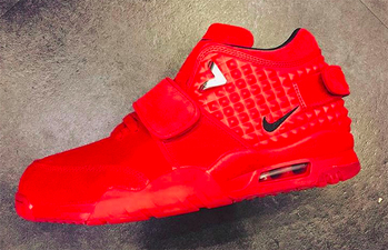 Air Trainer V.Cruz “All-Red”登场