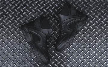 Air Huarache Mid “Blackout”实物预览