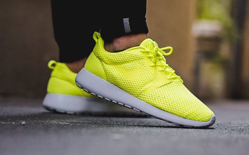 活力一夏：荧光黄降临Nike Roshe One HYP Breathe 