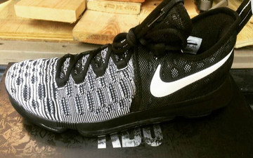 黑白配色Nike KD 9首次曝光