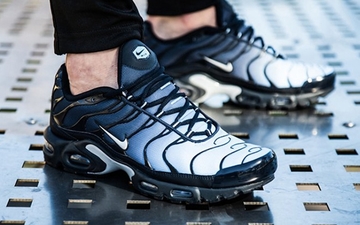 灰蓝渐变：Nike Air Max Plus “Powder Blue”