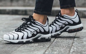 Nike WNS Air Max Plus Ultra 用复古鞋款演绎极简风格