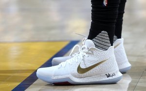 G2欧文上脚Nike Kyrie 3 PE 白／金配色