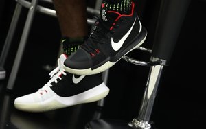 欧文上脚“Yeezy”风格 Kyrie 3