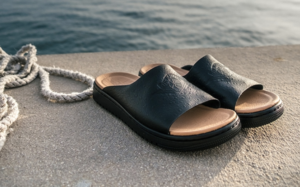 奢华鸵鸟皮质感 SoleFly x Jordan 1 Modero Slides 释出