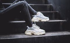 复古当道，Balenciaga Triple S 复古训练鞋全新配色上脚！
