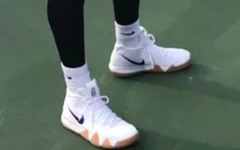 Kyrie Irving亲着Nike Kyrie 4，上脚效果你打几分？