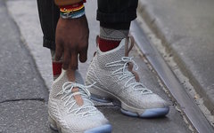 LeBron James上脚LeBron 15 “Ghost”