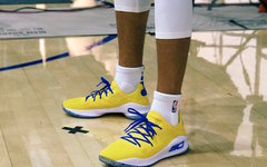 库里媒体日上脚UA Curry 4 Low“Warriors”