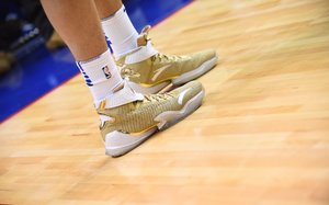 汤神NBA中国赛亲着KT3 “Gold Blooded”