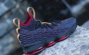 血槽已空，Nike LeBron 15 “Cavs”实物近赏
