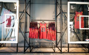 Nike在克利夫兰开了一间期限店铺是为了？