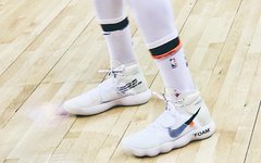 追梦格林上脚OFF WHITE x Nike React Hyperdunk