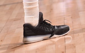 哈登揭幕战上脚Harden Vol.1 PE