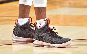J.R. Smith上脚的这款LeBron 15你觉得如何？
