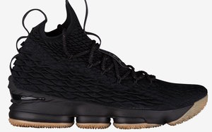 生胶大底首度亮相，这款LeBron 15你喜欢吗
