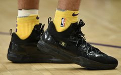 Lonzo Ball赛季首秀上脚自家品牌签名鞋ZO2