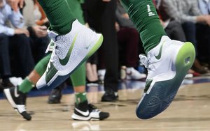 渐变绿or渐渐变绿？欧文今日上脚Nike Kyrie 3 PE