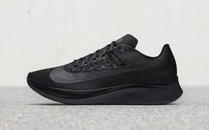 疾速黑影，Nike Zoom Fly “Triple Black” 即将发售