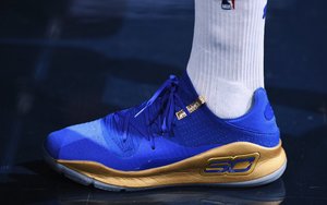 库里今日上脚新色Curry 4 Low