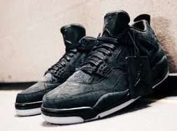 质感非凡！Kaws X Air Jordan 4“Black”实物近赏