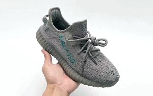 疑似 2018 新版 YEEZY BOOST 350 V2 谍照流出