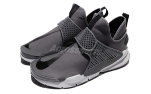 这双 Nike Sock Dart Mid的钩子有点“奇怪”？