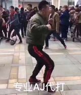 听说鞋迷们又为抢鞋子打起来了...?