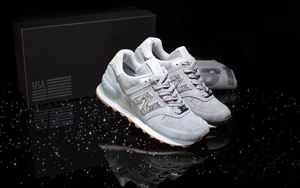  12 种奢华之选！NB 574 推出 Swarovski 水晶定制版本