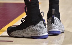 致敬文斯卡特！詹皇季后赛首场上脚 Nike LeBron 15 “Shox BB4” ！