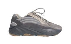 YEEZY 700 全新 V2 版本最新谍照曝光 !