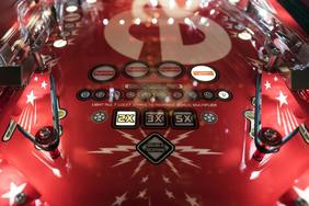 实物近赏！Supreme x Stern Pinball 联名弹球机长这样！