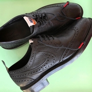 Nike 还出了一款 Wing-Tip 雕花皮鞋？