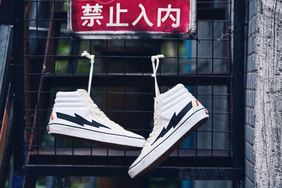 这双 Vans Sk8-Hi 上有三双鞋的影子！
