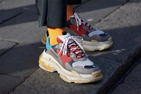 你觉得 Balenciaga Triple S丑吗？反正这位歌手是这么觉得的！