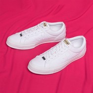 欣赏一下限量75双的 Converse One Star 联名鞋款