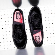 神秘东方元素，DELUXE x VANS 全新联名 Slip-On 登场