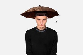 怪我不懂时尚，Fendi 雨伞帽子正式上架！