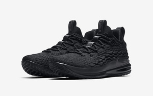 Triple Black 配色！全新 Nike LeBron 15 Low 即将发售！