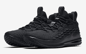 Triple Black 来袭！纯黑 Nike LeBron 15 Low 八月上架！