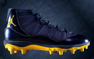 橄榄球鞋造型！密歇根大学释出专属 AJ11 Cleats！