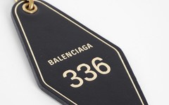 看上去并没卵用的Balenciaga钥匙扣，售价惊人！