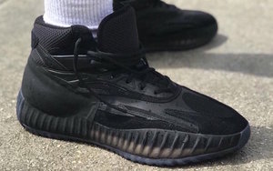 纯黑Yeezy系列篮球鞋曝光！你会穿着它去实战吗？