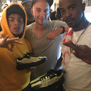 更多实物谍照！这双你得不到的Yeezy 700 如何？