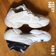 Yeezy 500 与这双篮球鞋极其相似