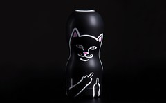 RIPNDIP 与 TENGA 推出新配色情...情趣玩具？