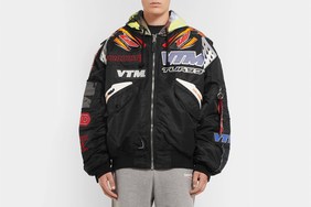 Vetements x Alpha Industries 联名飞行员夹克上架