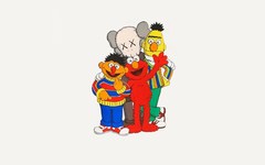 KAWS 曝光全新《Sesame Street》Ernie 毛绒公仔