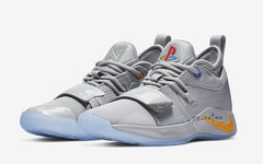 除了白色版本，PlayStation x Nike PG 2.5 还有灰色 GS 版本！